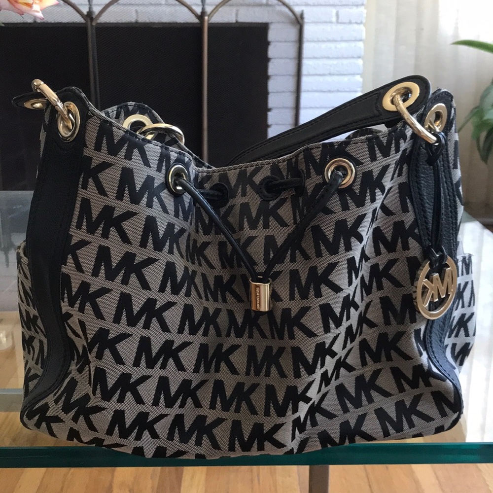 Michael Kors hand bag